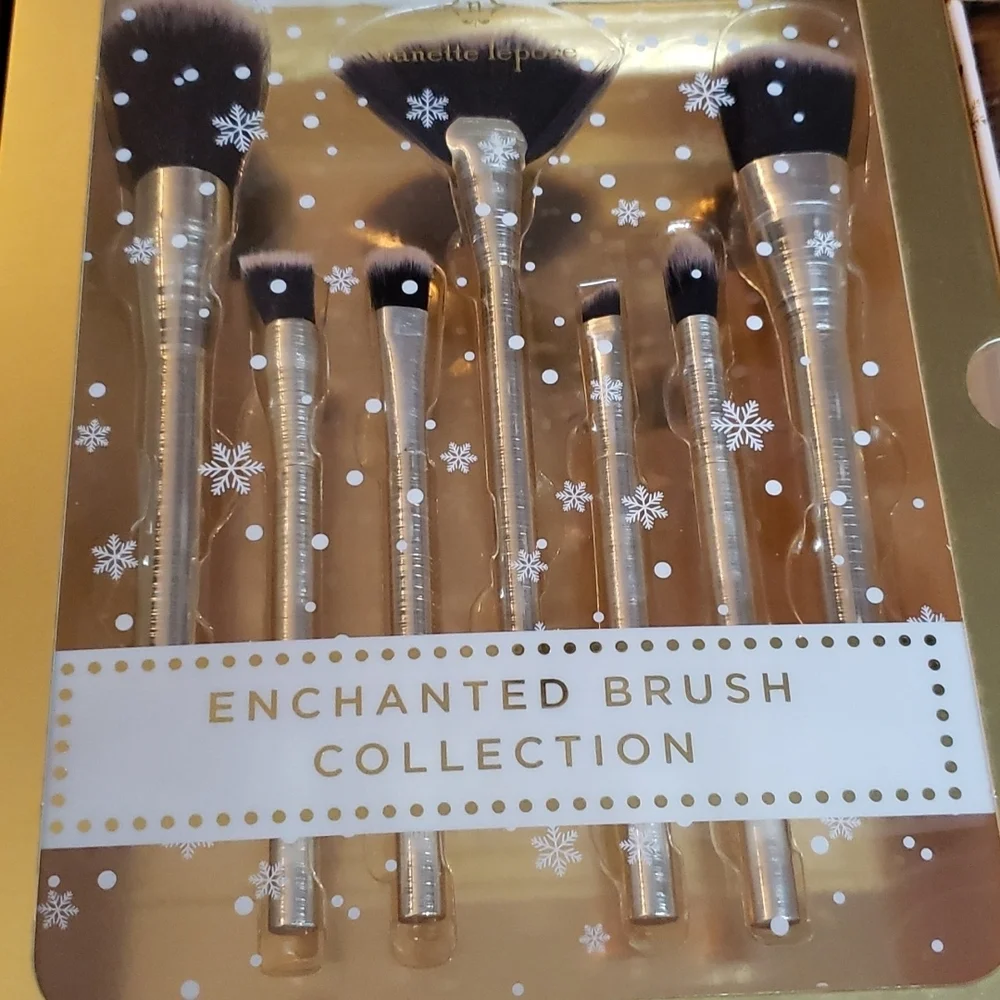 NANETTE Lepore Enchanted Brush Collection